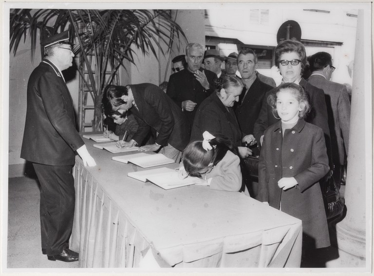 Gattatico-Reggio Emilia, 27-30 marzo 1970, Funerali di Alcide Cervi, firma del libro delle presenze